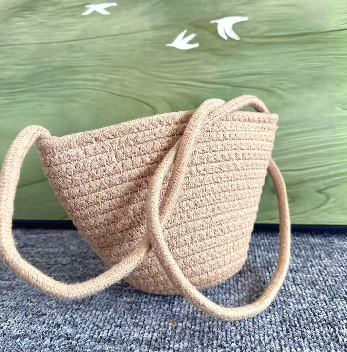Raffia crossbody bag