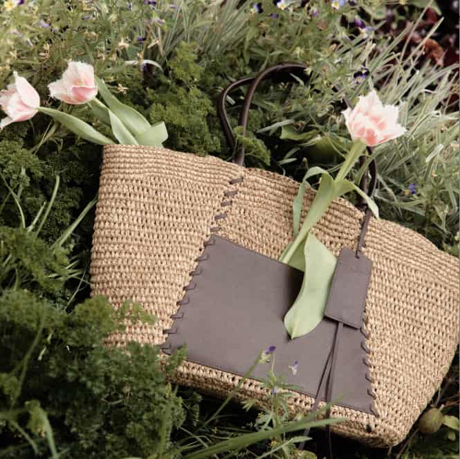 Handwoven natural raffia bag